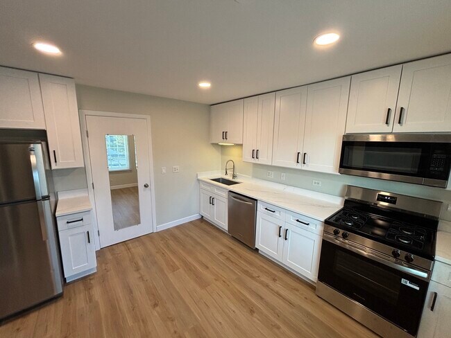 Building Photo - 2114 Southwind Cir