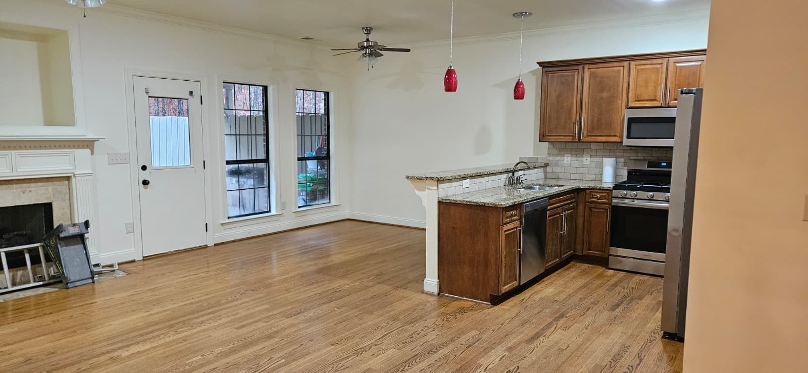 kitchen + dinning area - 344 Amber Ln