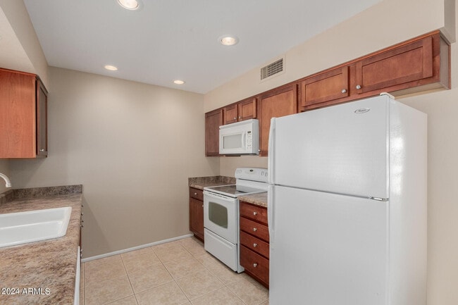 Building Photo - 10214 W Burns Dr