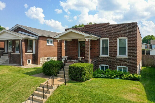 Building Photo - For the Big Dawgs