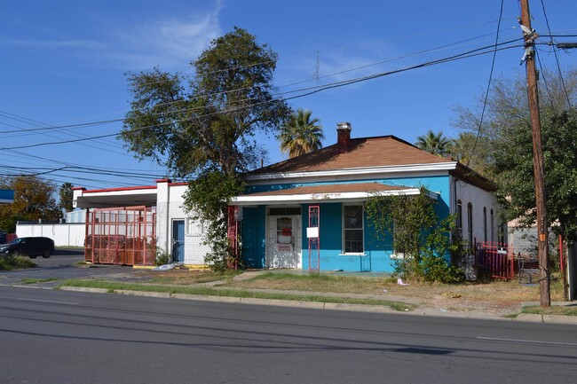 Building Photo - 1416 Victoria St