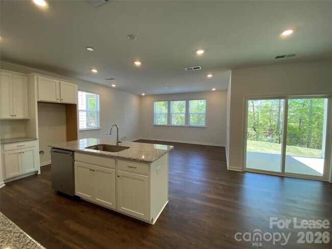 Building Photo - 14057 Lake Home Ln