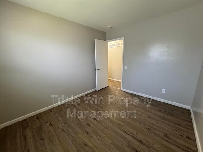 Building Photo - 690 Wiethaupt Rd