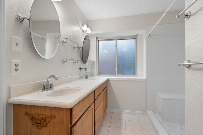 Building Photo - 1425 Thistlewood Ln