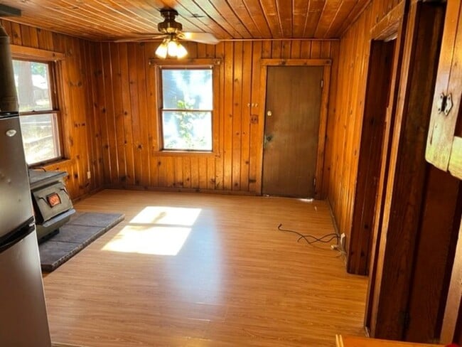 Building Photo - Charming Woodland Cabin Rental in Twain Harte