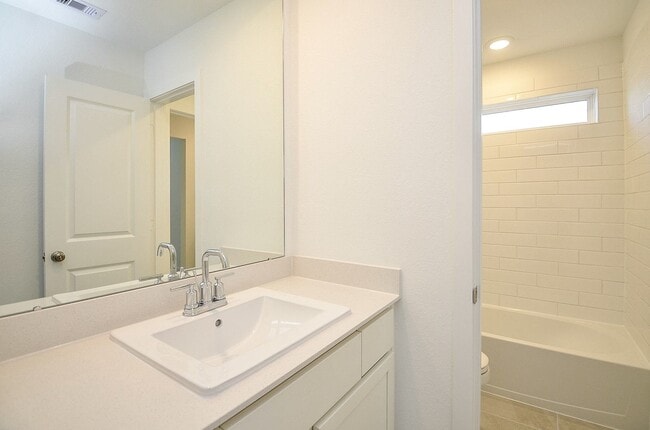 Building Photo - 2708 Pne Blf Dr