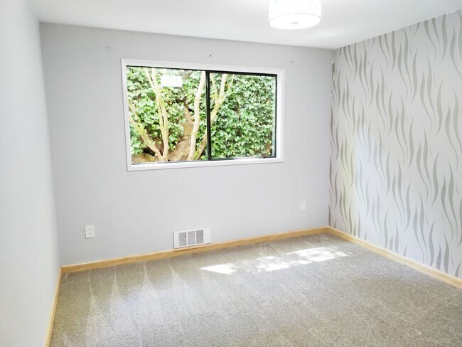Building Photo - 2Bd/1Ba Seattle Condo