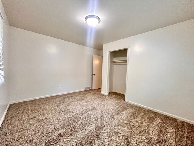 Building Photo - 4311-4313 Dawes Court SE