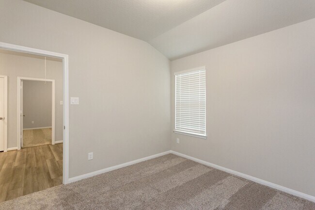 Building Photo - 6915 Lebec Dr