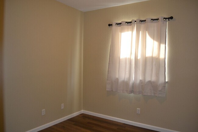 Building Photo - 938 Lusk Dr
