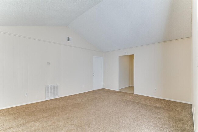 Building Photo - 5226 E Orem Dr