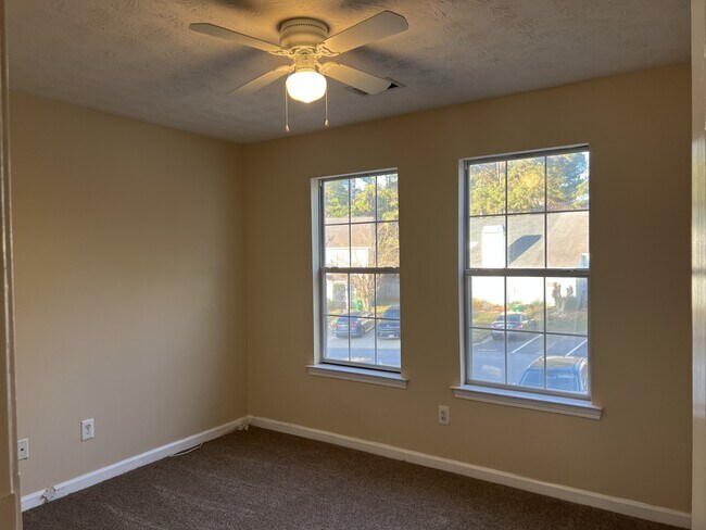 Building Photo - 5974 Sherwood Trace