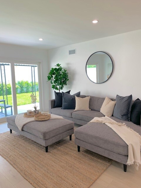 Building Photo - 5630 Vantage Ave