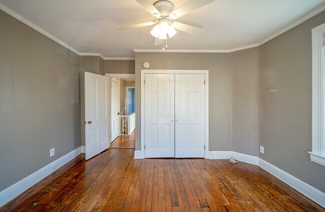 Building Photo - Historic Elegance in Old Town Alexandria