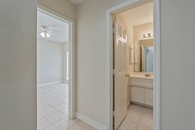 Building Photo - 1315 Anita St