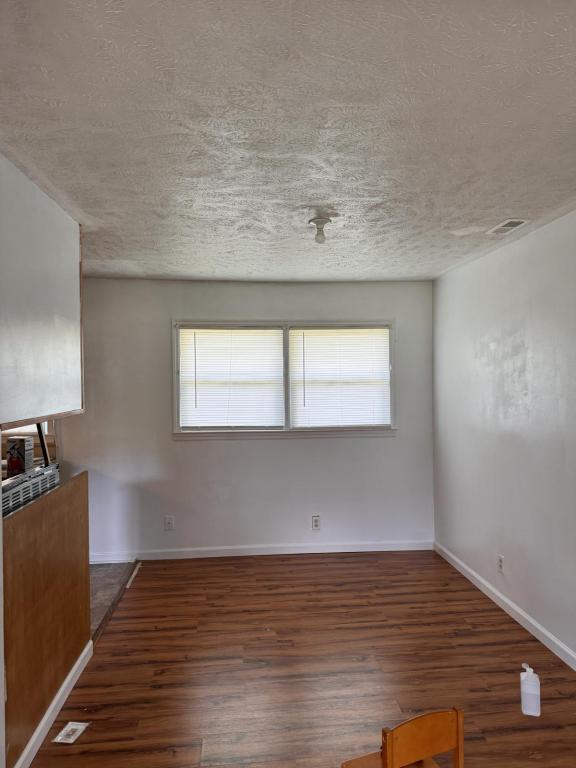 Building Photo - 2182 Alamac Rd