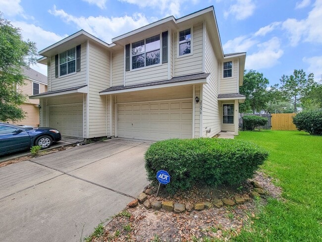 Building Photo - BEAUTIFUL 3 BEDROOM 2 BATH TOWNHOME THAAT ...
