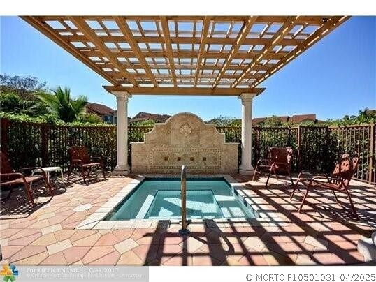Building Photo - 1220 Villa Cir