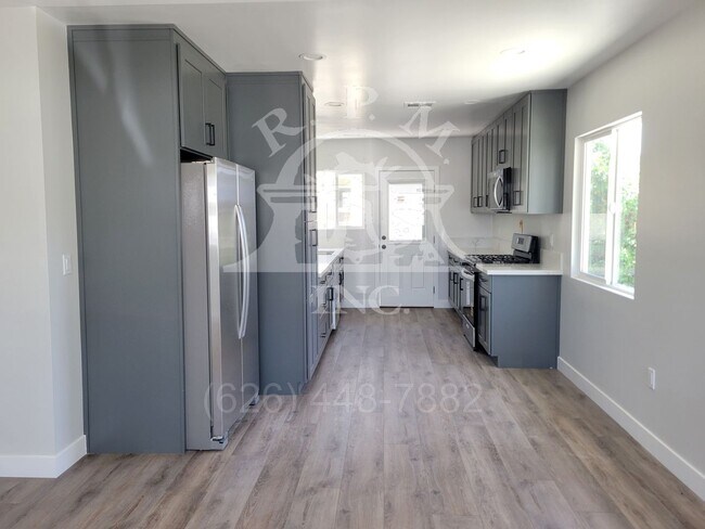 Building Photo - 13872-13874 Saranac Dr