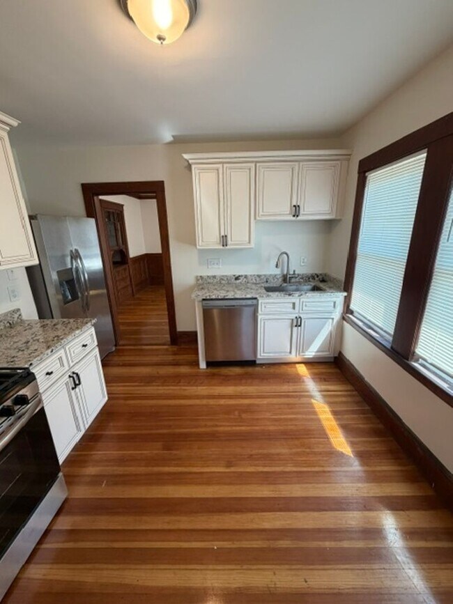 Building Photo - 3bed in Dorchester is now available