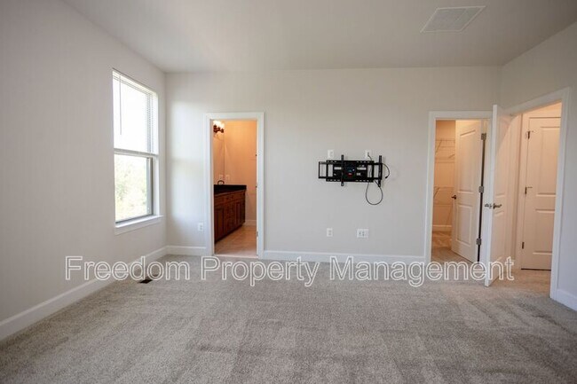 Building Photo - 9882 Hopkins Lp