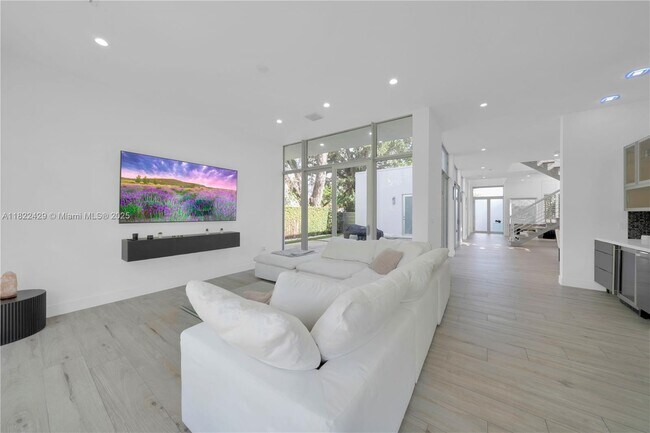 Building Photo - 5720 SW 24th St
