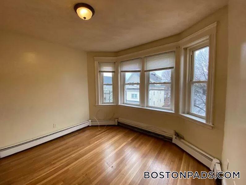 Building Photo - 44 Estes St