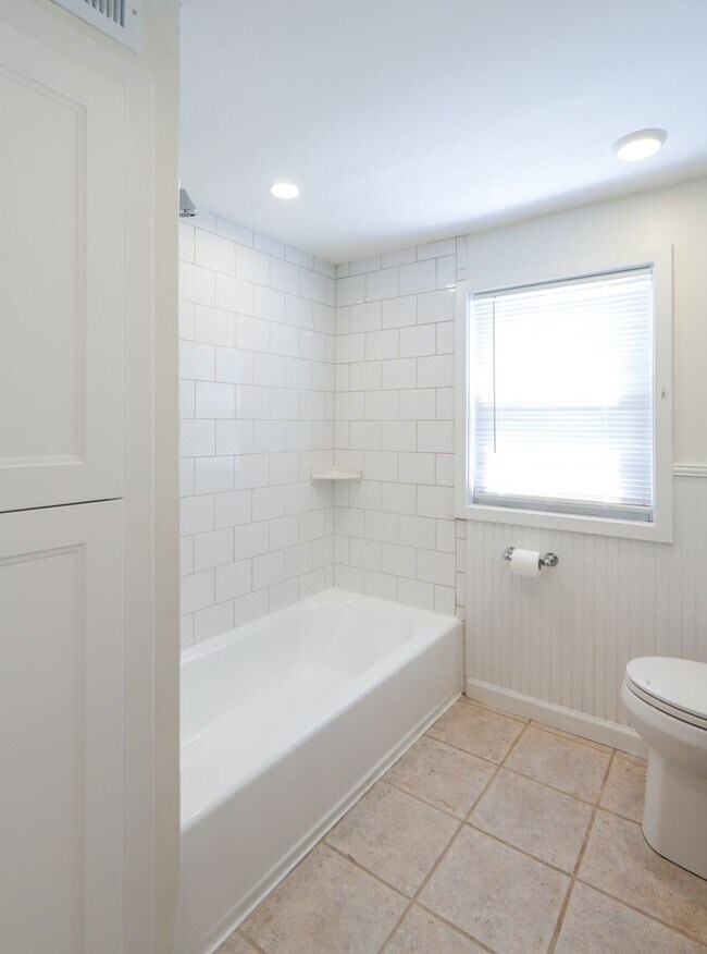 Building Photo - Charming 2BR in the Heart of East Passyunk — Steps to Philly's Best Dining!