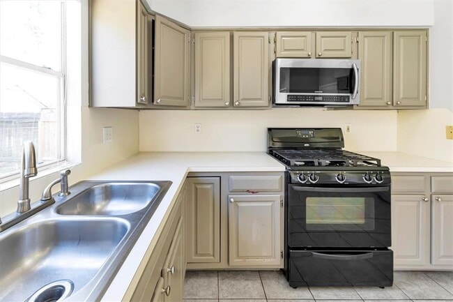 Building Photo - 15614 Lago Villa Dr