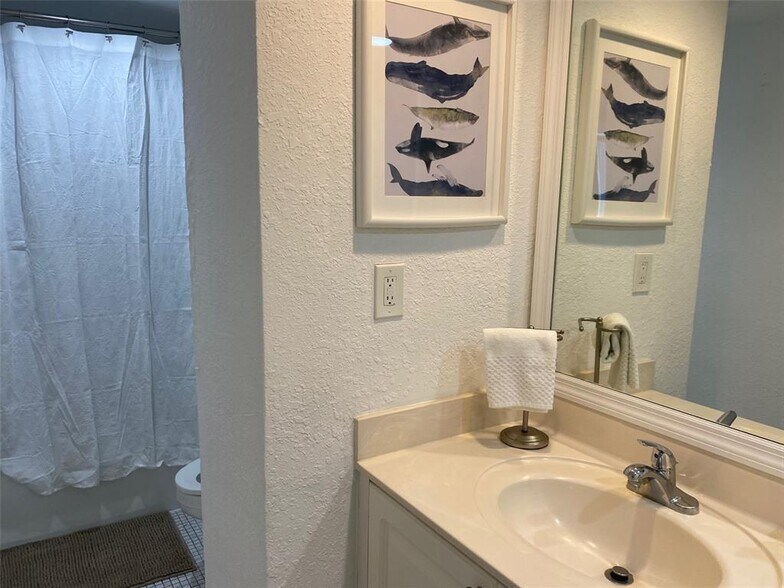 Building Photo - 4001 S Ocean Dr