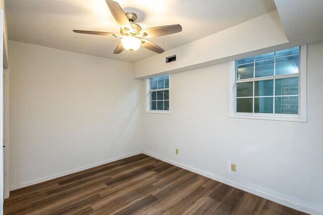 Building Photo - 1420 Corpus Christi St