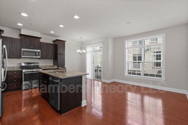 Building Photo - 415 N Upton Ct