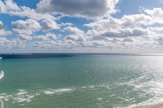 Building Photo - 17475 Collins Ave