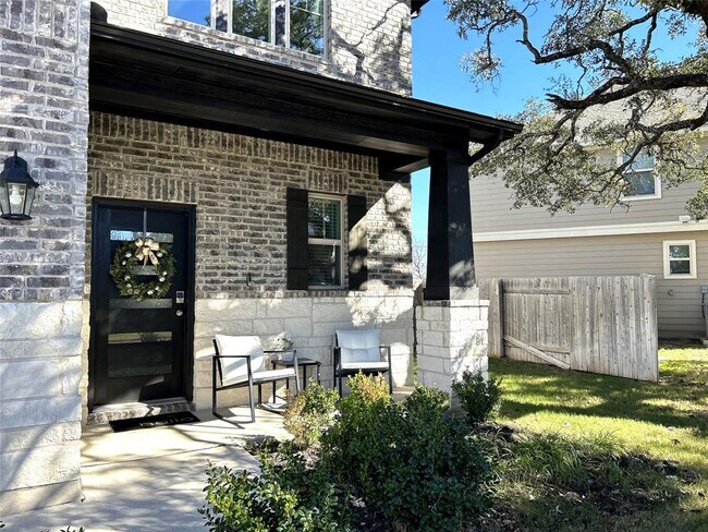 Building Photo - 700 Hays Hill Dr