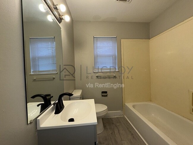 Building Photo - 1126 Barbara Ann Dr