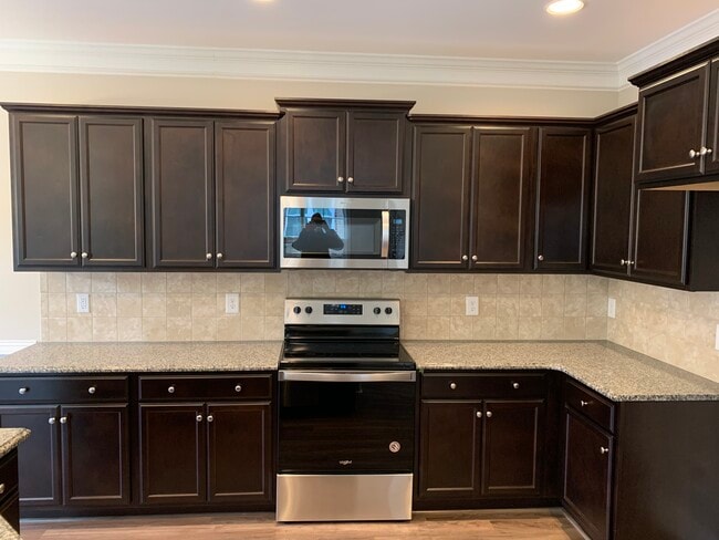 Building Photo - 820 Silver Leaf Dr