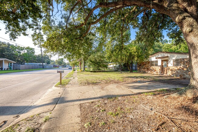 Building Photo - Adorable 3 bedroom ready to rent!