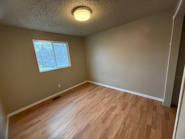 Building Photo - Quiet Cul-de-Sac | 3 Bed / 3 Bath + Bonus Rooms | Spokane Valley