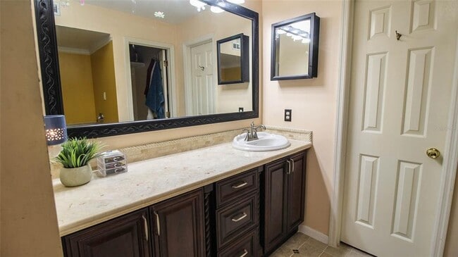 Building Photo - 913 Red Dandy Dr