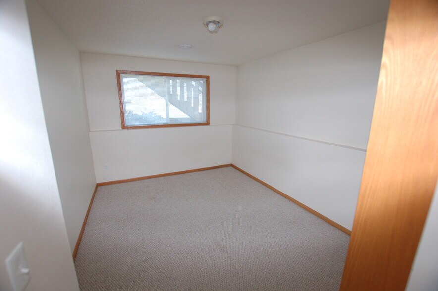 Building Photo - 4721 Townsite Pl S