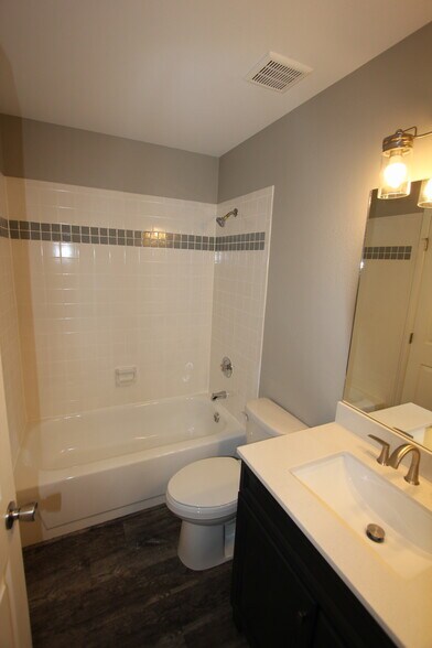 Building Photo - 6026 Colony Cir
