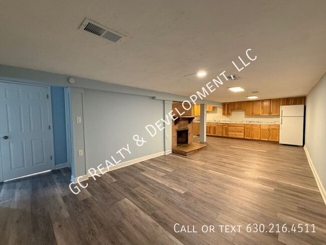 Building Photo - 318 S Hale St