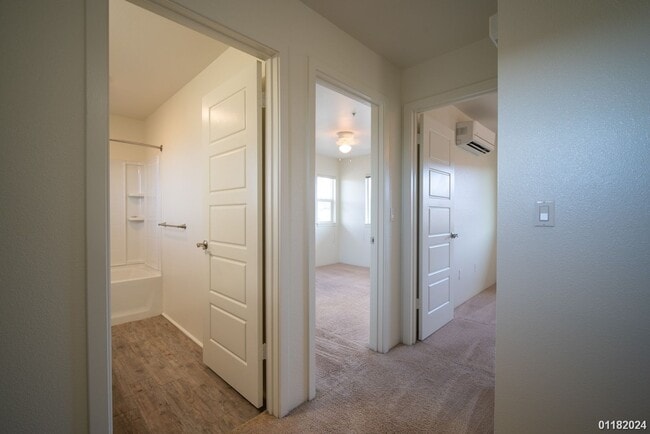 Building Photo - 3bd/2.5ba condo with 2 assigned parking sp...