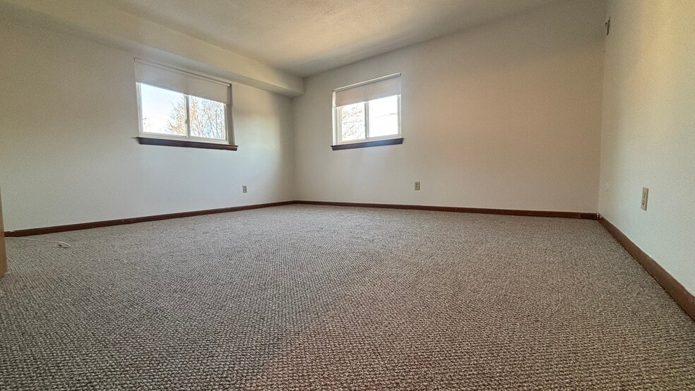 Building Photo - 586 Boston Post Rd E