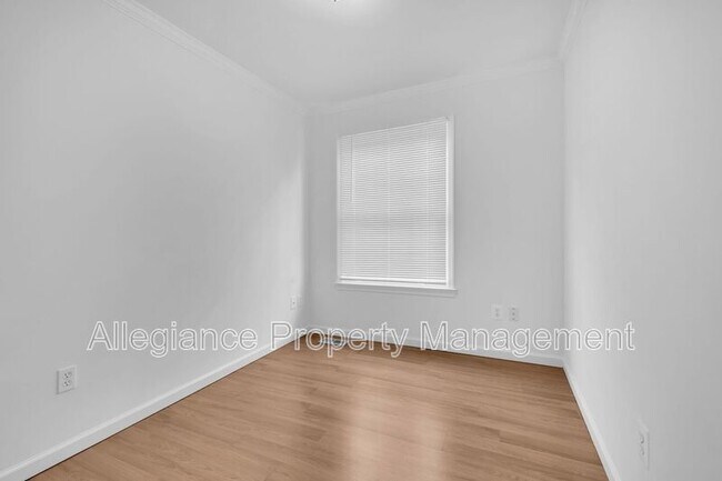 Building Photo - 90 Adams Dr NE