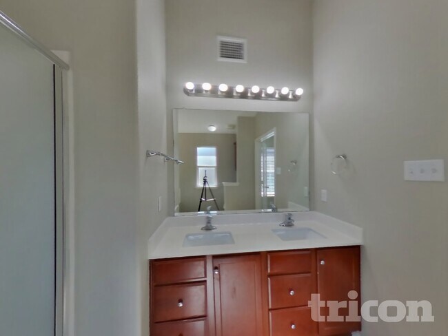 Building Photo - 347 Foster Ln