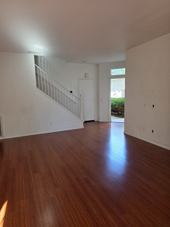 Building Photo - 10754 Westonhill Dr