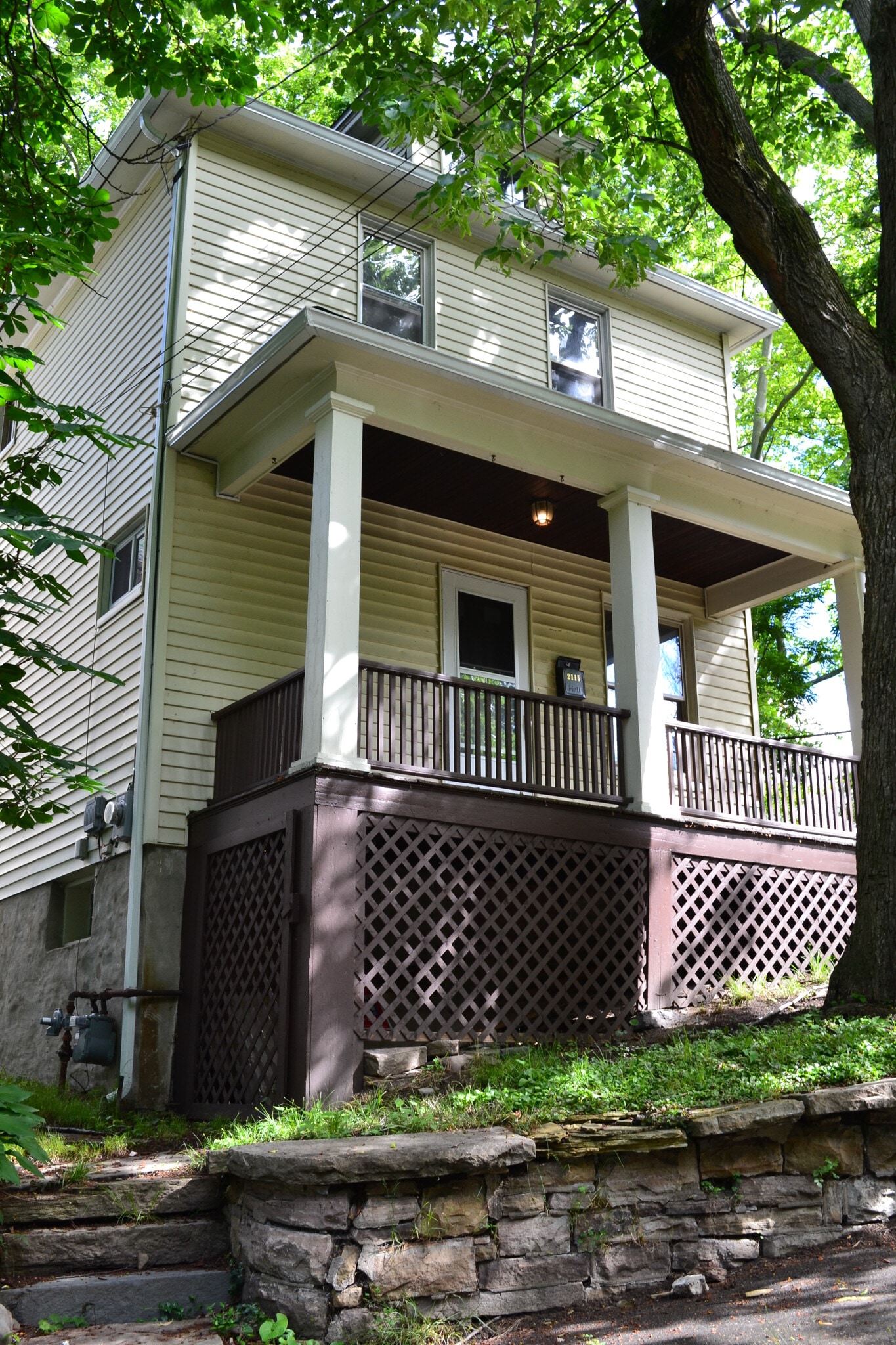 Building Photo - 2115 Hollister Ave