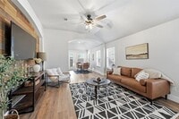 Building Photo - 3321 Versante Dr