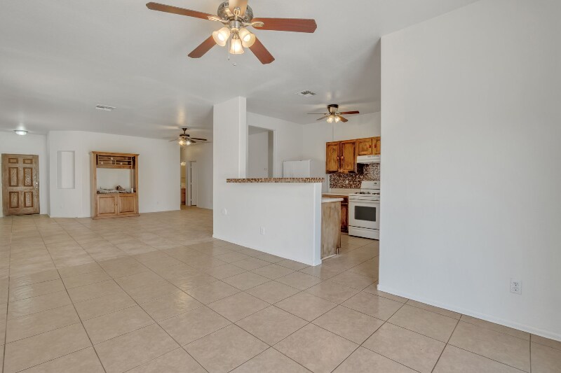 Building Photo - 1476 E Avenida Grande